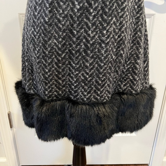 White House Black Market Black/Gray Herringbone Faux Fur/Leather Trim Vest-Small - Picture 8 of 9